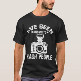 Camiseta Eu fui conhecido para piscar pessoas do fotógrafo