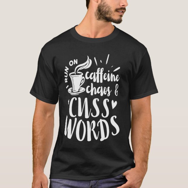 Camiseta Eu Funciono À Base De Cafeína Caos e Palavrões  Sa (Frente)