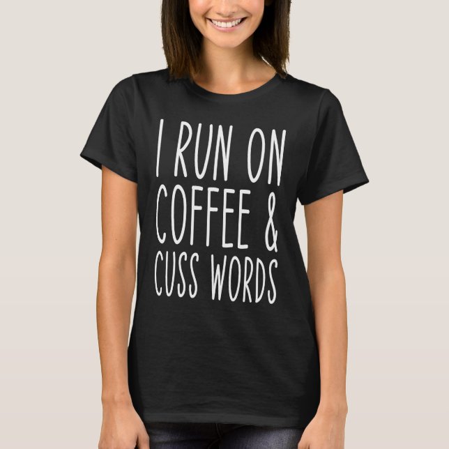 Camiseta Eu Funciono Com Café Caos Palavrões (Frente)