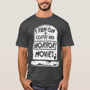 Camiseta Eu Funciono Com Café E Fã De Filmes De Terror Dive