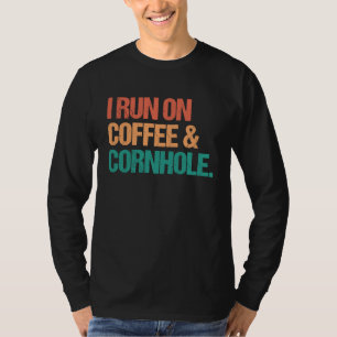 Camiseta Eu Funciono Com Café e Sacos de Cornhole