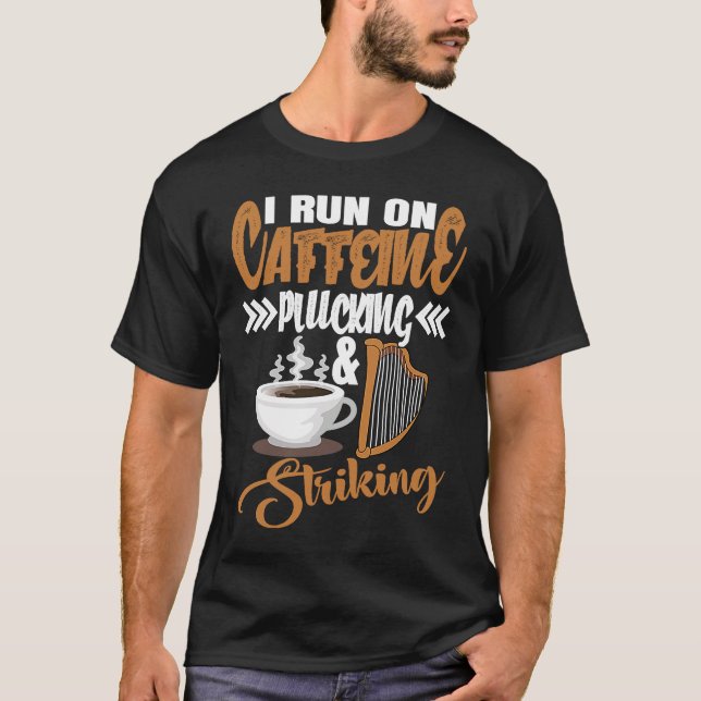 Camiseta Eu funciono com Cafeína Beliscando e Tocando Harpa (Frente)