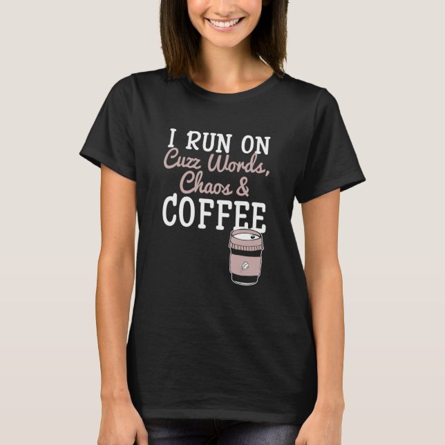 Camiseta Eu Funciono Com Palavrões Caos Café Viciada Em Caf (Frente)