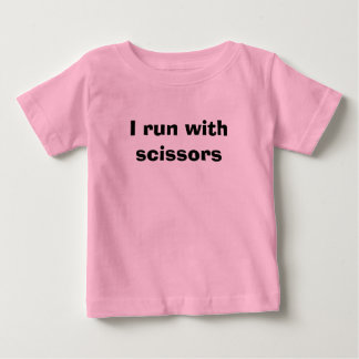 Camiseta Eu funciono com tesouras