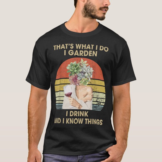 Camiseta Eu Garden Eu Bebo E Sei Coisas Engraçadas Bebendo (Frente)