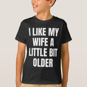 Camiseta Eu Gosto da Minha Esposa Um Pouco Mais Velha
