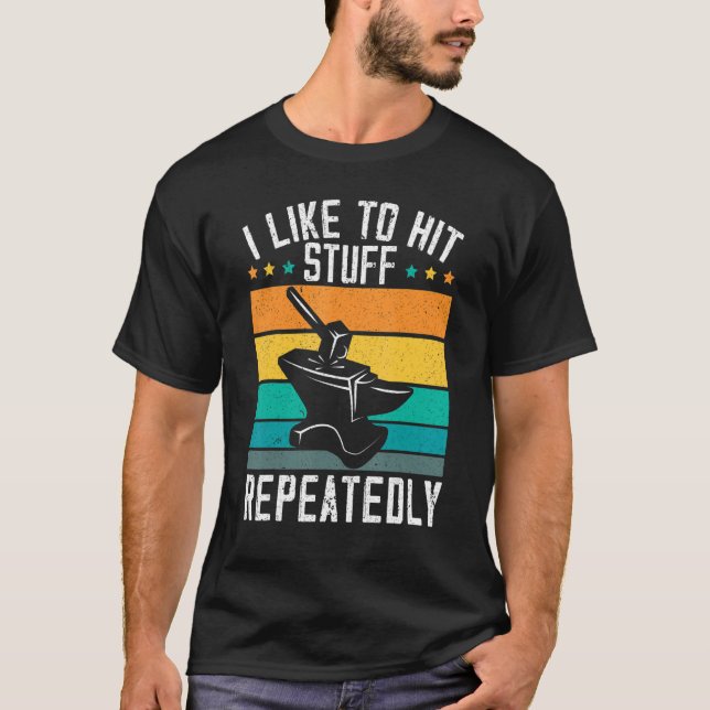 Camiseta Eu Gosto De Acertar Coisas Repetidamente Forjando  (Frente)