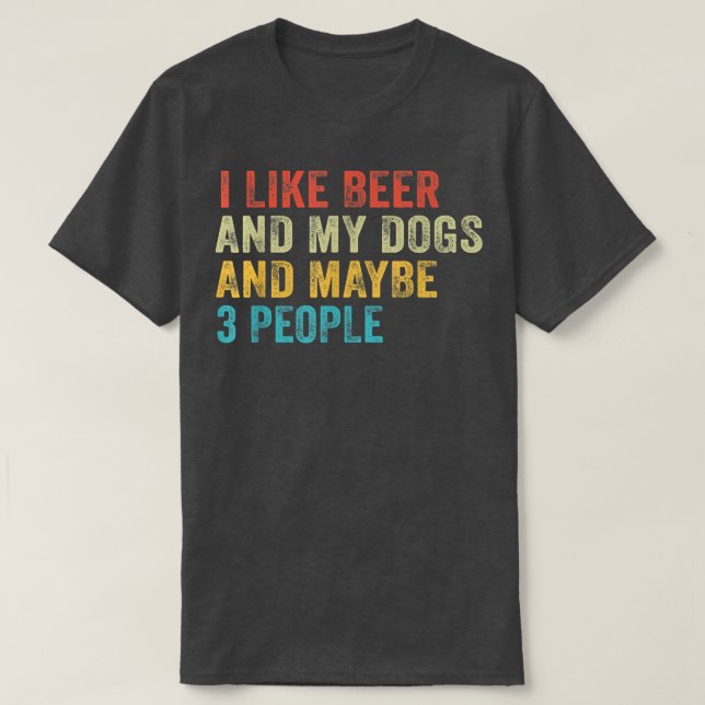 Camiseta Eu Gosto De Cerveja E Meus Cães E Talvez 3 Pessoas (Frente do Design)