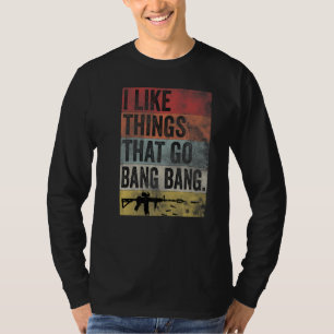 Camiseta Eu Gosto De Coisas Que Vão Bang Ar 15 Retro Gun