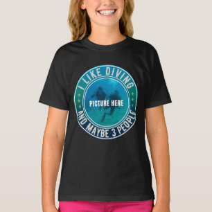 CAMISETA EU GOSTO DE DIVIDIR E TALVEZ 3 PESSOAS PERSONALIZÁ