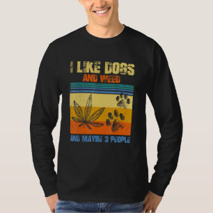 Camiseta Eu Gosto De Erva Meu Cachorro E Talvez 3 Pessoas A