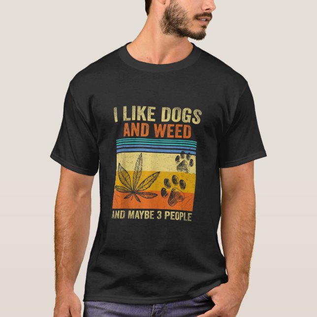 Camiseta Eu Gosto De Erva Meu Cachorro E Talvez 3 Pessoas E (Frente)
