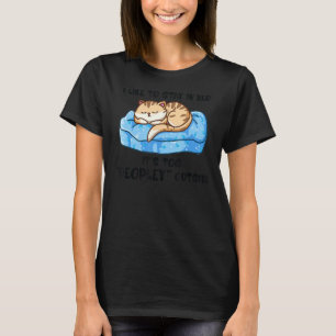 Camiseta Eu gosto de ficar na cama é muito gente fora do ga