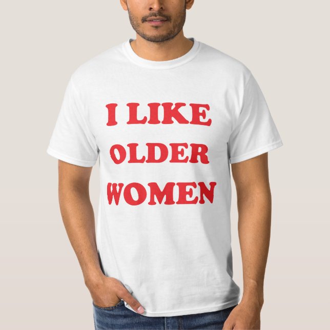 Camiseta Eu Gosto De Mulheres Mais Velhas Coração Mães Quen (Frente)