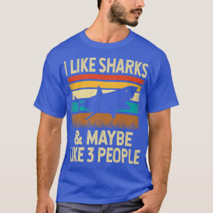 Camiseta Eu Gosto De Tubarões E Talvez Como 3 PessoasRetro