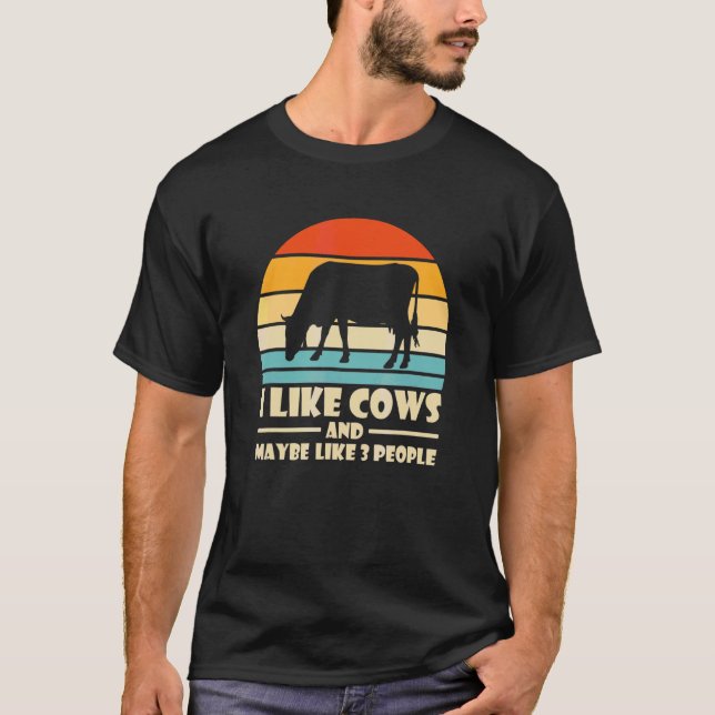 Camiseta Eu Gosto De Vacas E Talvez Como 3 Pessoas De Fazen (Frente)