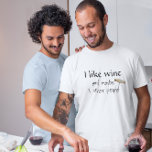 Camiseta Eu gosto de vinho e talvez 3 outras Pessoas de hum<br><div class="desc"></div>