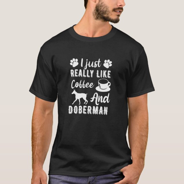 Camiseta Eu Gosto Muito De Café E Doberman Pinscher (Frente)