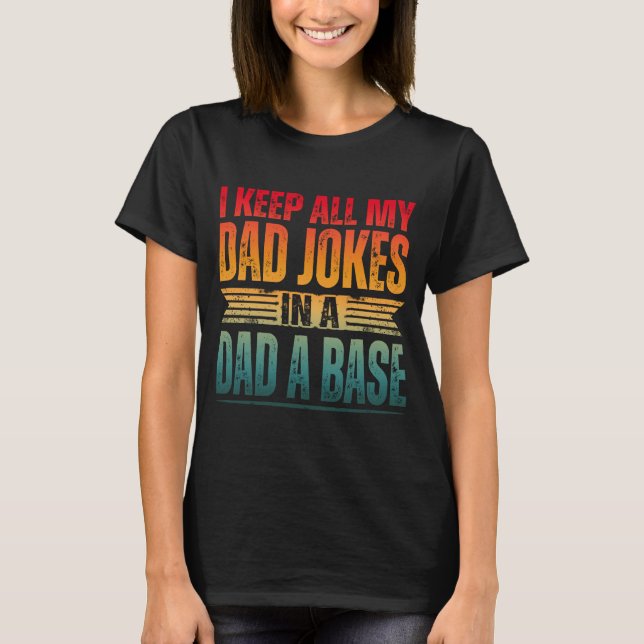 CAMISETA EU GUARDO TODAS AS MINHAS PIADAS DE PAI EM UMA BAS (Frente)
