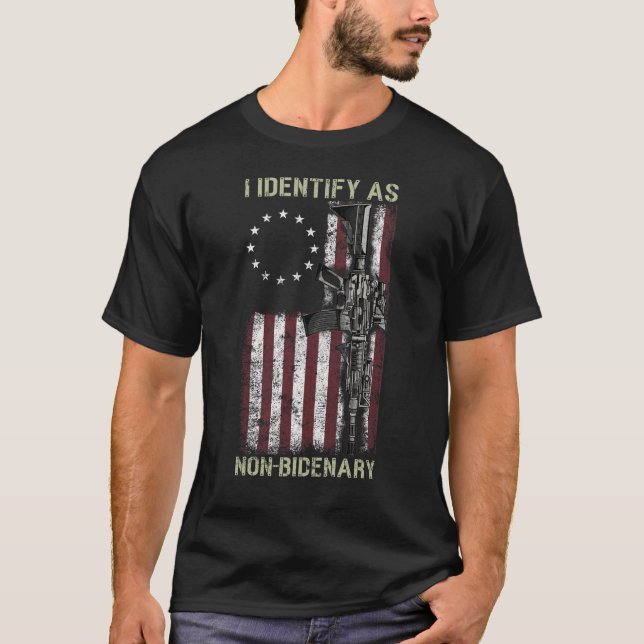 Camiseta Eu Identifico Como Presente De Bandeira Americana  (Frente)