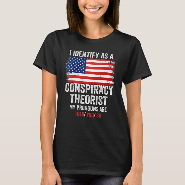 Camiseta Eu Identifico Como Teórico Da Conspiração Os Meus  (Frente)