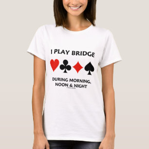 Camiseta Eu jogo bridge durante a manhã, meio-dia e noite n