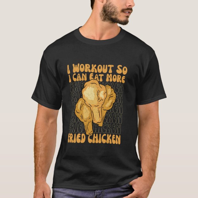 Camiseta Eu me exercito para poder comer mais frango frito  (Frente)