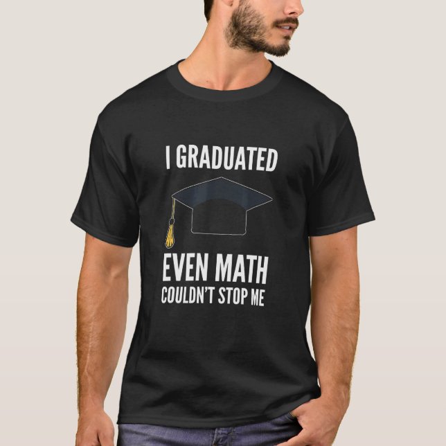 Camiseta Eu me formei até matemática não podia me impedir d (Frente)