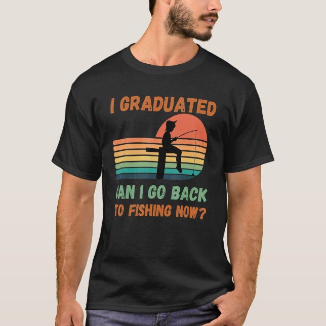 Camiseta Eu Me Formei Posso Voltar a Pescar Agora Fanny (Frente)