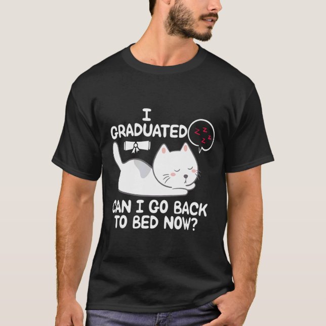 Camiseta Eu me Formei Posso Voltar Para a Cama Agora Gato D (Frente)