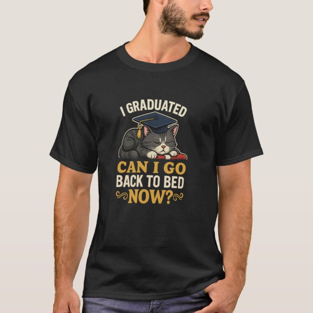 Camiseta Eu Me Formei Posso Voltar Para A Cama Agora Gato E (Frente)