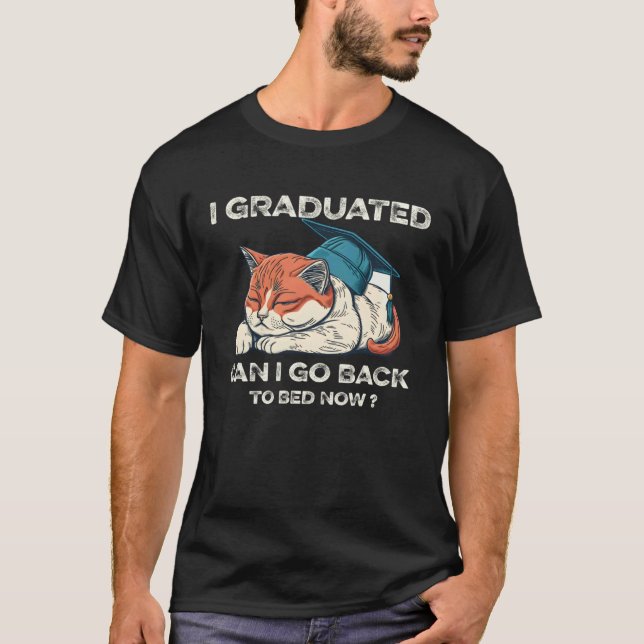 Camiseta Eu me Formei Posso Voltar Para a Cama Agora Gato P (Frente)
