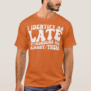 Camiseta eu me identifico como quando meus pronomes estão q
