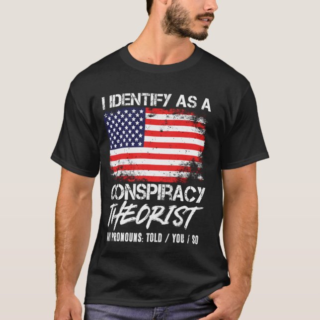 Camiseta Eu Me Identifico Como Um Teórico da Conspiração, E (Frente)