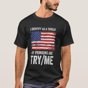 Camiseta Eu Me Identifico Como Uma Ameaça Meus Pronomes São