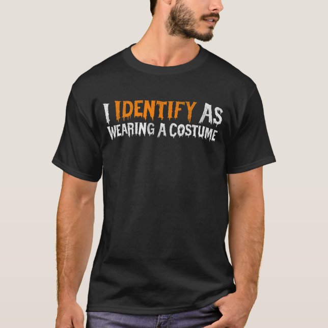 Camiseta Eu Me Identifico Como Usando Uma Fantasia De Hallo (Frente)