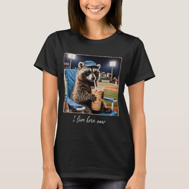 Camiseta Eu Moro Aqui Agora Guaxinim (Frente)