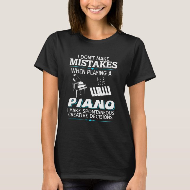 Camiseta Eu não cometo erro ao tocar um piano presente (Frente)