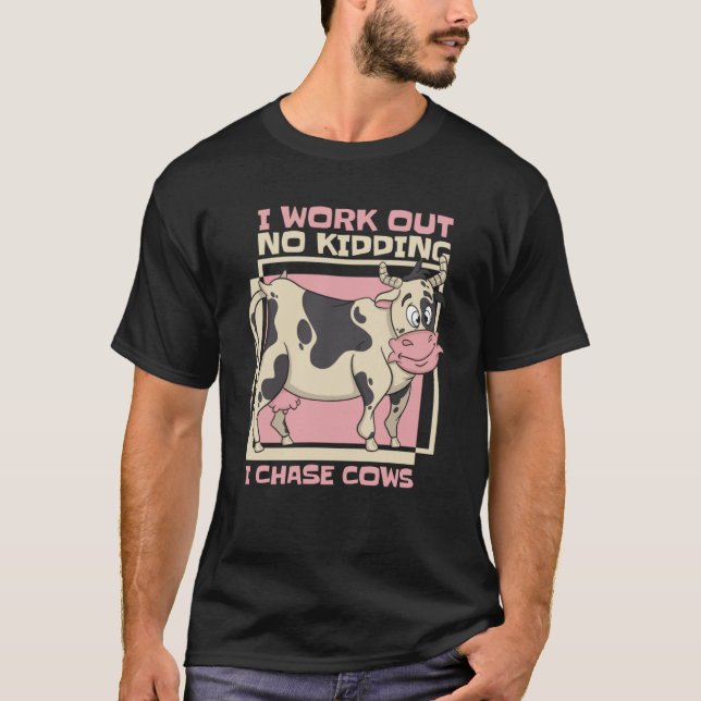 Camiseta Eu Não Consigo Fazer Brincadeira Eu Persigo Vacas  (Frente)
