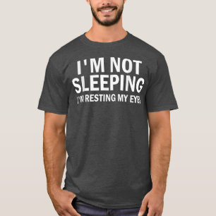 Camiseta Eu Não Estou Dormindo Eu Estou Descansando Meus Ol