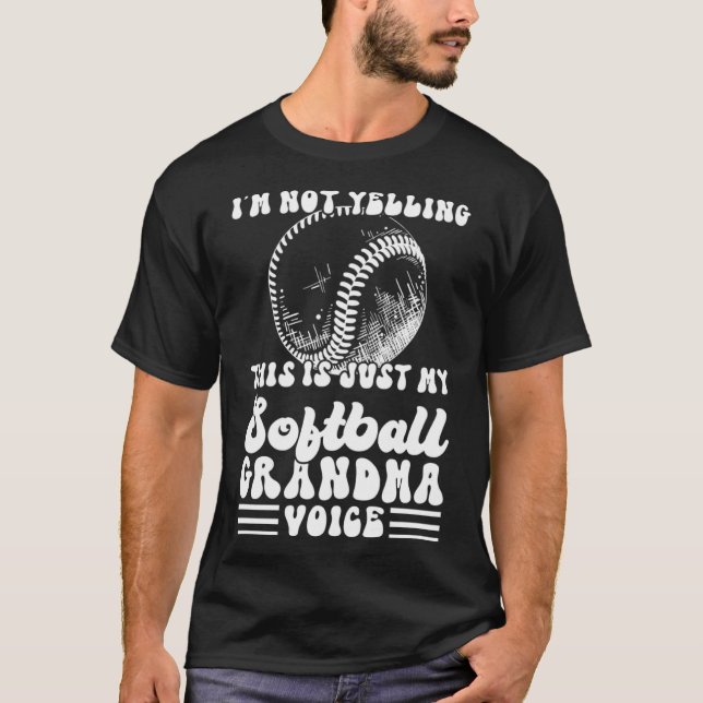 Camiseta Eu não estou gritando que é só minha avó de softba (Frente)