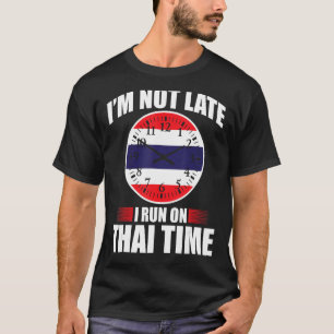 Camiseta Eu Não Estou Tarde Eu Corro No Tempo Tailandês De