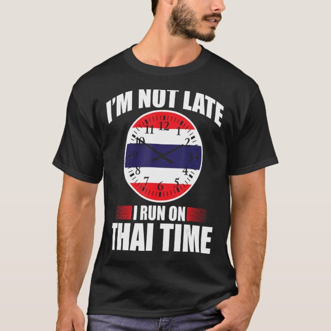 Camiseta Eu Não Estou Tarde Eu Corro No Tempo Tailandês De  (Frente)