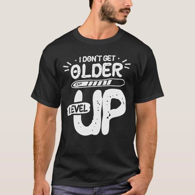 Camiseta Eu não fico mais velho, eu nivelo uma motivação en (Frente)