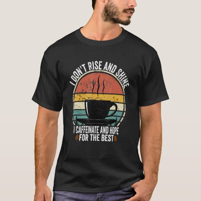 Camiseta Eu não levanto e brilho, eu cafeinato e espero (Frente)