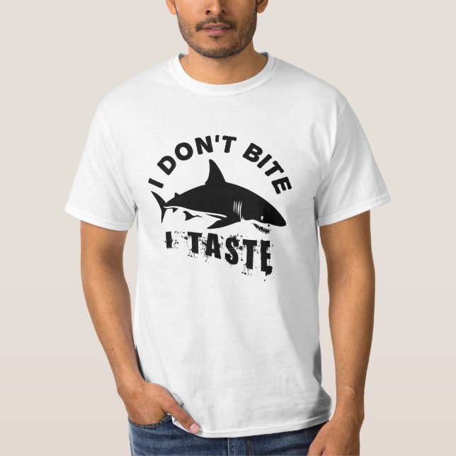 Camiseta Eu não mordo gosto - citação do asfalto de tubarão (Frente)