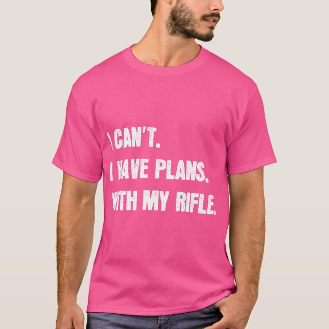 Camiseta Eu Não Posso Ter Planos Com Meu Rifle Sarcástico (Frente)
