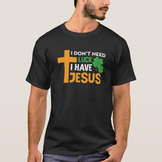 Camiseta Eu Não Preciso De Sorte Eu Tenho Jesus Patricks En (Frente)