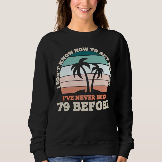 Camiseta Eu não sei como agir com a minha idade sarcástica  (Frente)