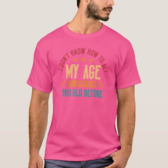 Camiseta Eu Não Sei Como Agir Na Minha Idade Nunca Fui Assi (Frente)
